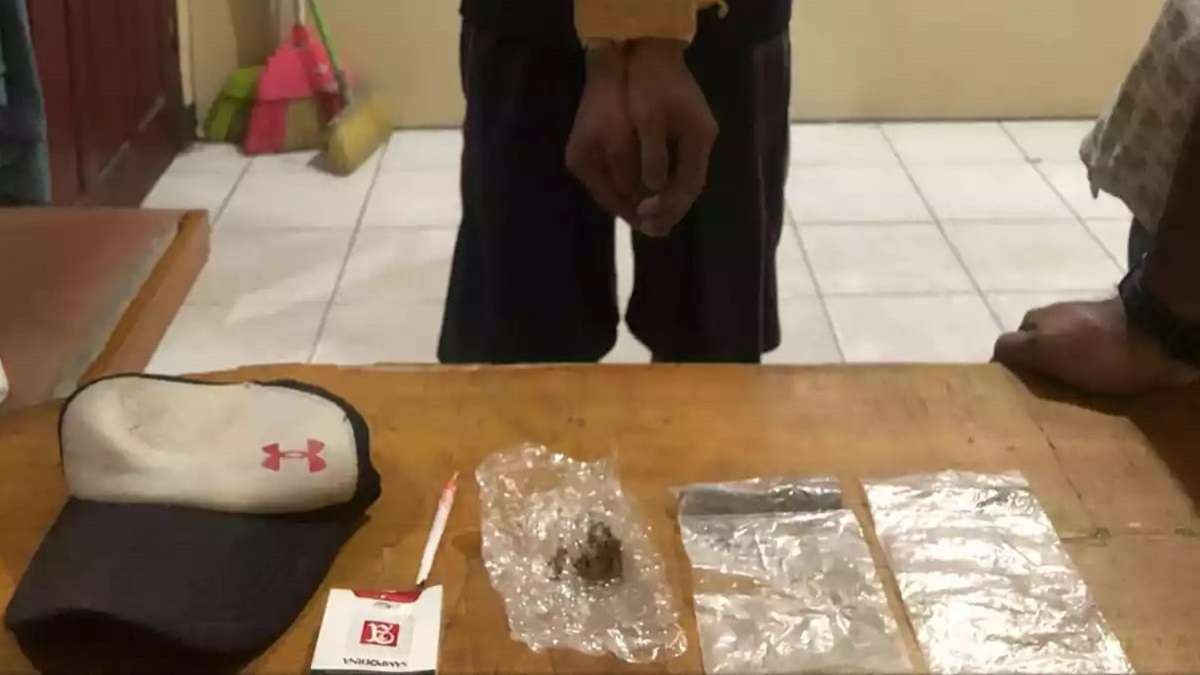 Barang bukti narkoba dari pria 21 tahun di Bukittinggi.